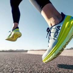 Chaussures de running adapt&eacute;es