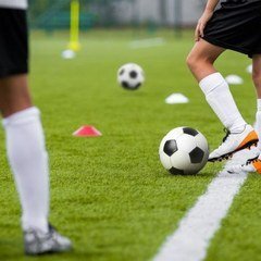 Reprise progressive du foot, entra&icirc;nement avec ballon et c&ocirc;nes