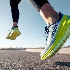 Chaussures de running adapt&eacute;es