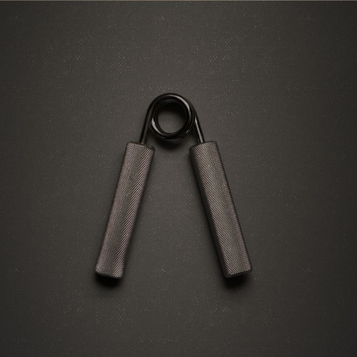 Pince de pr&eacute;hension m&eacute;tallique utilis&eacute;e pour renforcer le grip